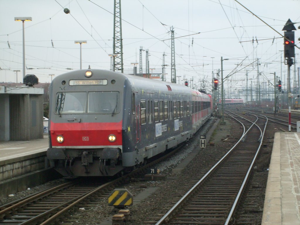 Hier eine X-Wagengarnitur als S-Bahn der Linie 5 bei der Einfahrt in den Dortmund der Hbf am 20.02.
