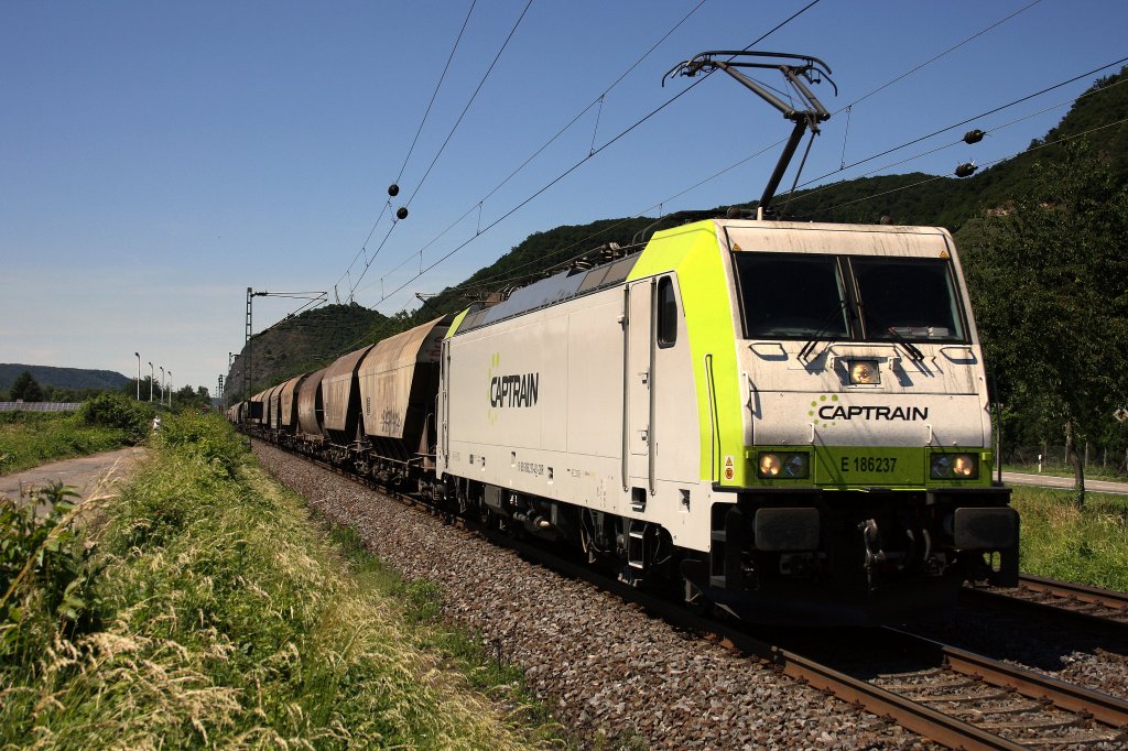 Hier zu sehen die E186 237 von Captrain in Leutesdorf am Rhein am 02.06.2011 