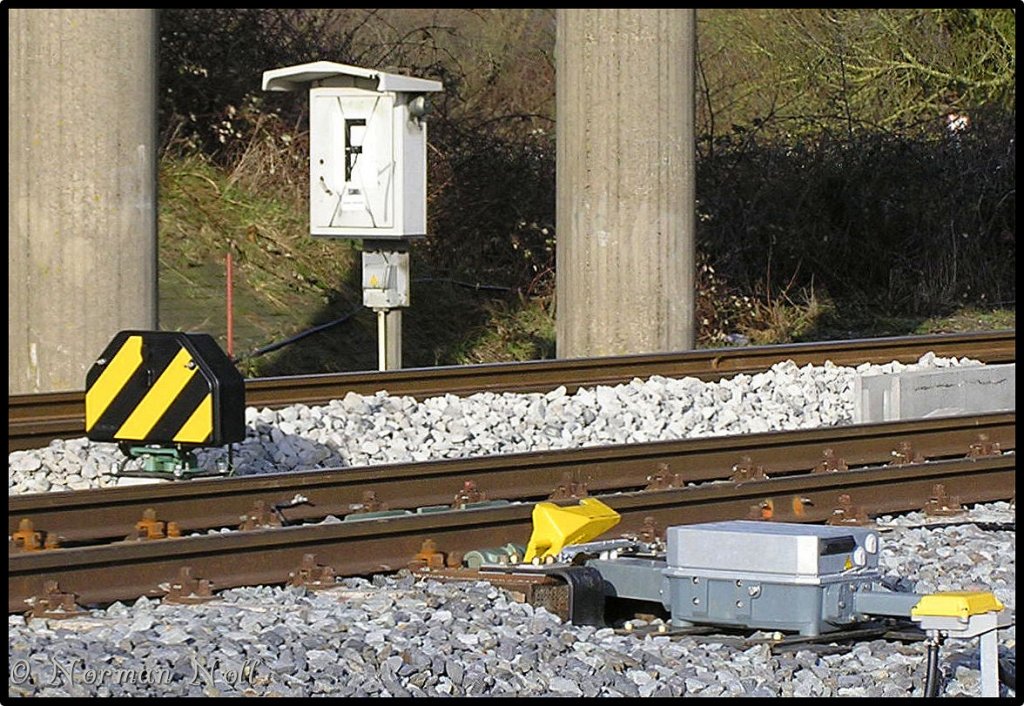 Hier zu sehen eine offene Gleissperre in hhe der sogenannten lweiche,auf dem Industriestammgleis Wilhelmshaven. 02/03/2011