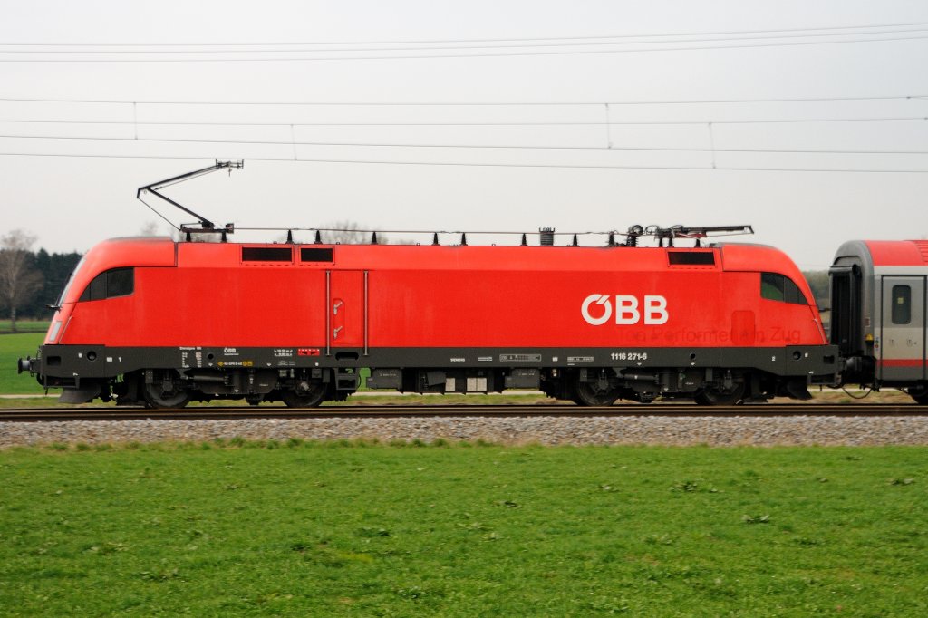 Hier die Zuglok des EC 1113 vom Ostermontag, 09.04.2012. Wer genau hinschaut erkennt in der Loknummer 1116 271-6 und schwach in der Seitenflche die ehemalige  Top Performer am Zug . (KBS 980 zwischen Offingen/Donau und Mindelaltheim).