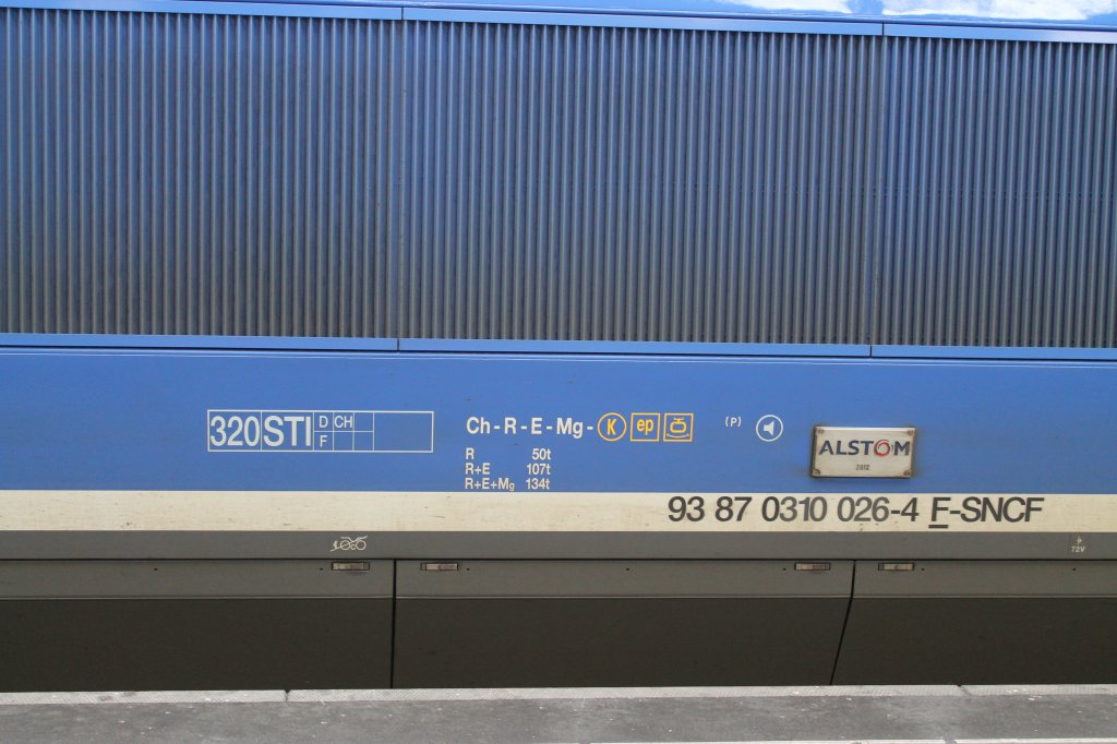 Hier die Zulassungsanschrift an einem TGV 2N2 am 3.1.13 in Basel SBB.
