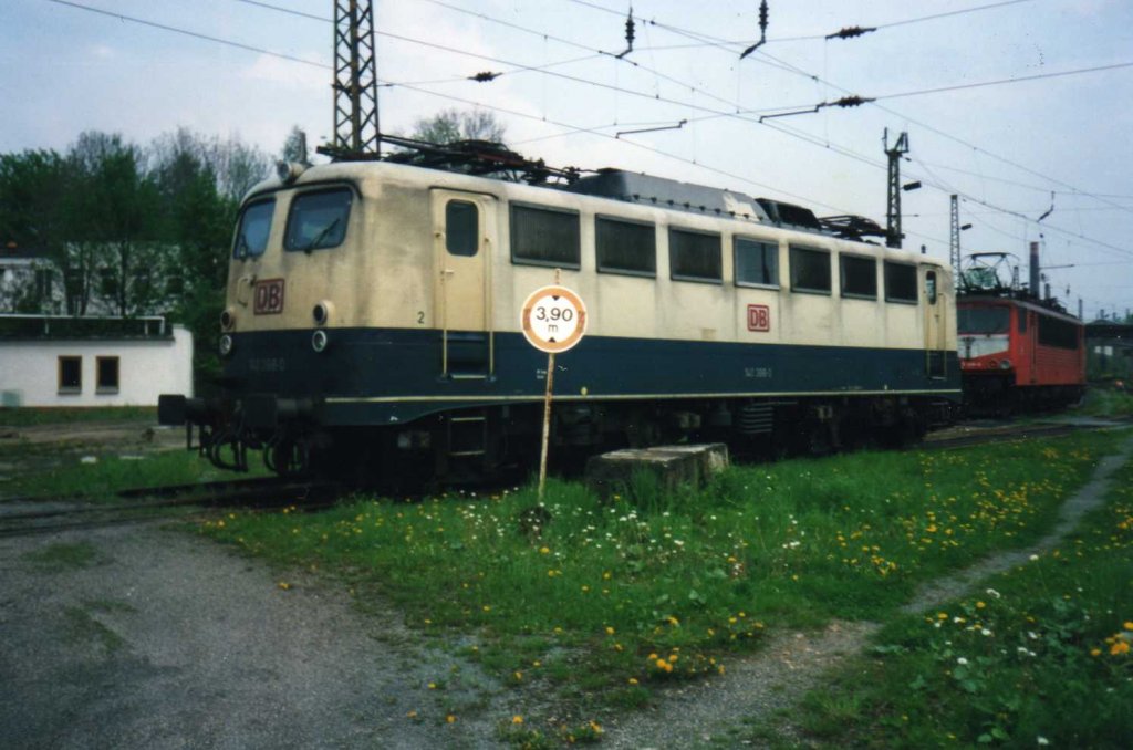 Hier zusehen eine 140 xxx in Reichenbach/V oberer Bahnhof, im Jahr 2001
