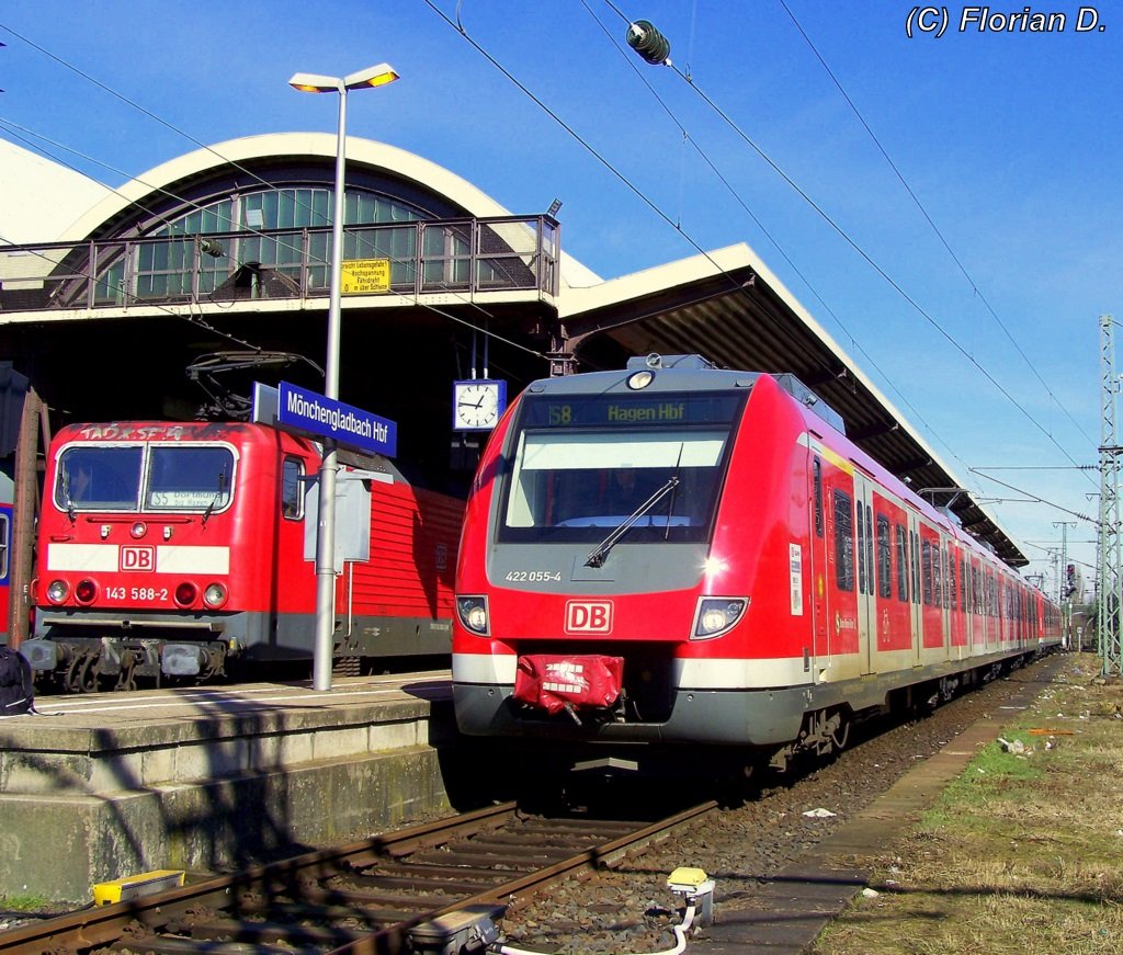 Hier die zwei Einheiten 422 055/555 und 422 005/505 in M'Gladbach Hbf stehend, kurz nach ihrer Ankunft aus Hagen. 07.03.2010