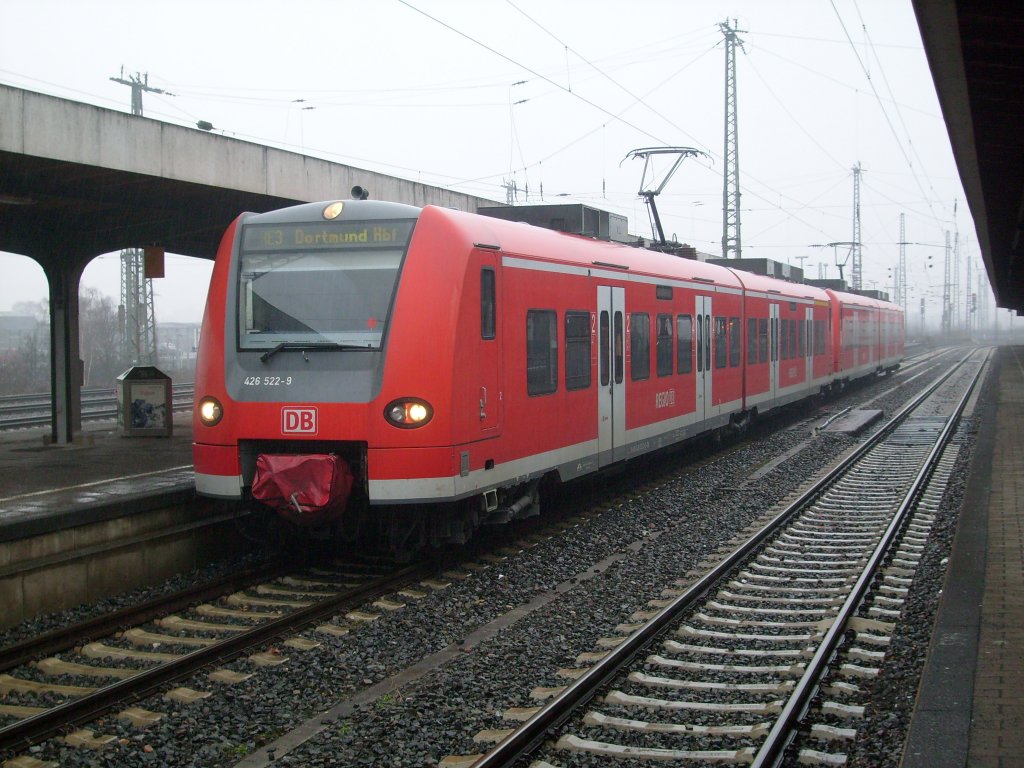 Hier zwei ET 426 (426022+426018) als Eurobahnersatzverkehr des RE3 von Hamm(Westf) nach Dortmund. Hier am 06.02.2010 in Hamm.
