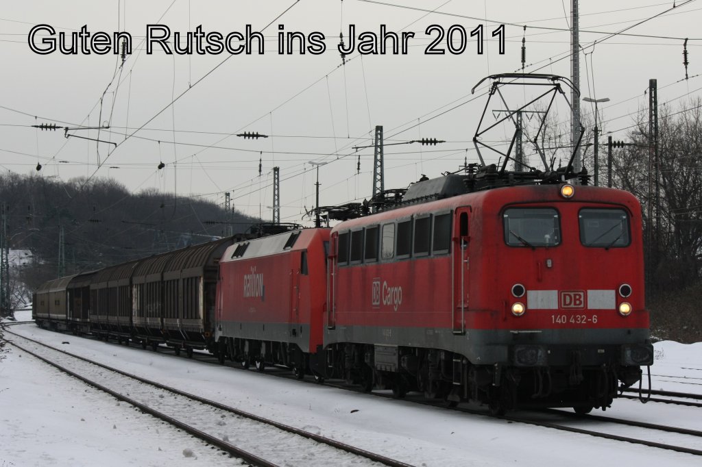 Hiermit wnsche ich alles Bahnbilder Usern, einen guten Rutsch ins neue Jahr 2011. Am 28.12.2010 fuhr die 140 432-6 mit der 152 014-7 und einem Habins-Wagenzug durch Kln West.
