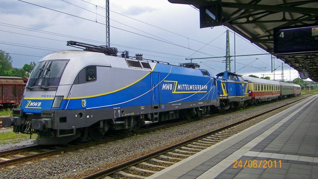 Highlight aus 2011...Sonst gibt es in Freiberg nicht ganz so viel zu sehen, aber am 24. Juni stand hier ein   Mittelweserbahn-Doppel  , vor die 1116 912-5 und dahinter die V 1253. Schn anzusehen...
