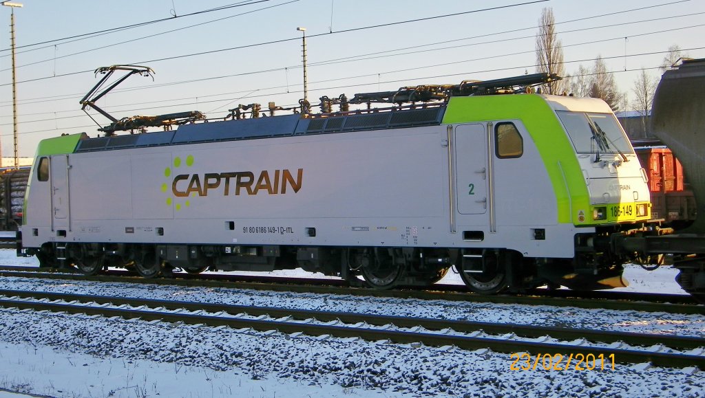 Highlight aus 2011...Volle Breitseite der sch�n geputzten Captrain 186-149 die hier am 23. Februar einen Transcereales-Zug abholte  