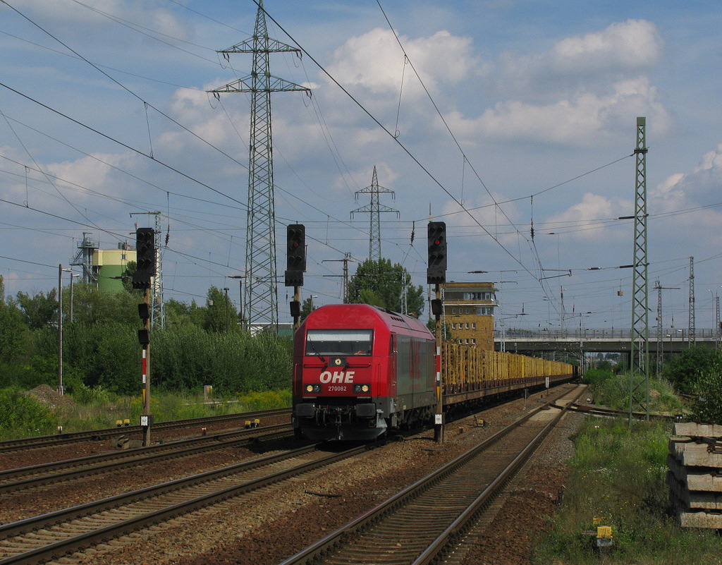Highlight des Tages war 270082 Eurorunner der OHE mit dem DGS 94387 (Holzzug) WTO (Torgelow) - LNOE (Niederg�rne). Gr��e an den Tf!