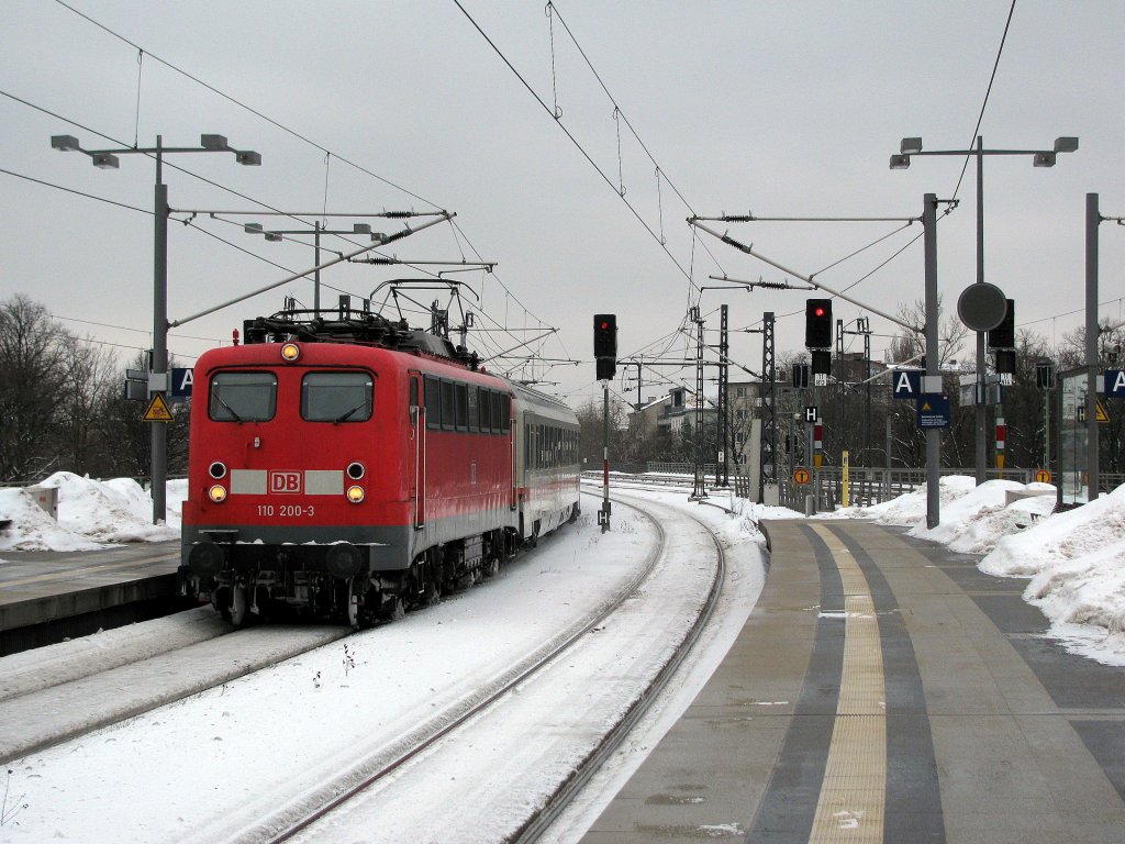 Highlight Nummer 2 war 110 200-3 mit einem 40 Minuten versp�teten IC aus Amsterdam am 13.02. am Berliner Hbf.
