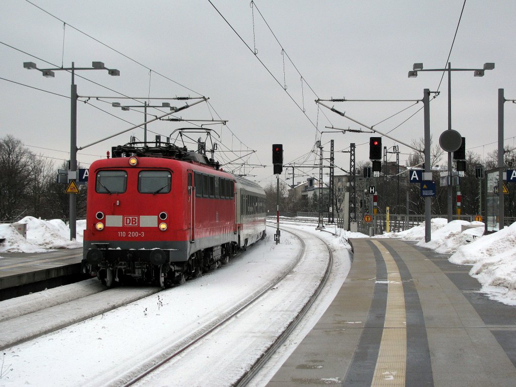 Highlight Nummer 2 war 110 200-3 mit einem 40 Minuten verspteten IC aus Amsterdam am 13.02. am Berliner Hbf.