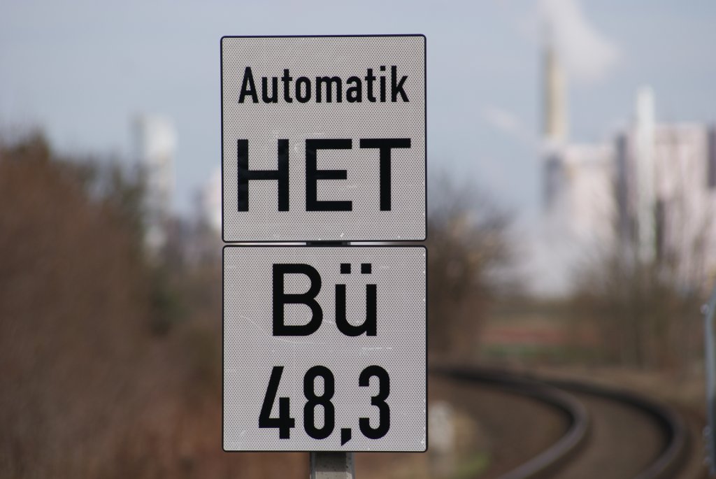 Hinweisschild auf den Bahnbergang in Salsitz(bei Zeitz) Blick Richtung Zeitz ,12.02.2011