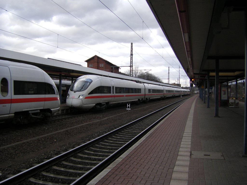 Hinzu kam der ICE 1546 um 15.52 Uhr musste auch warten.