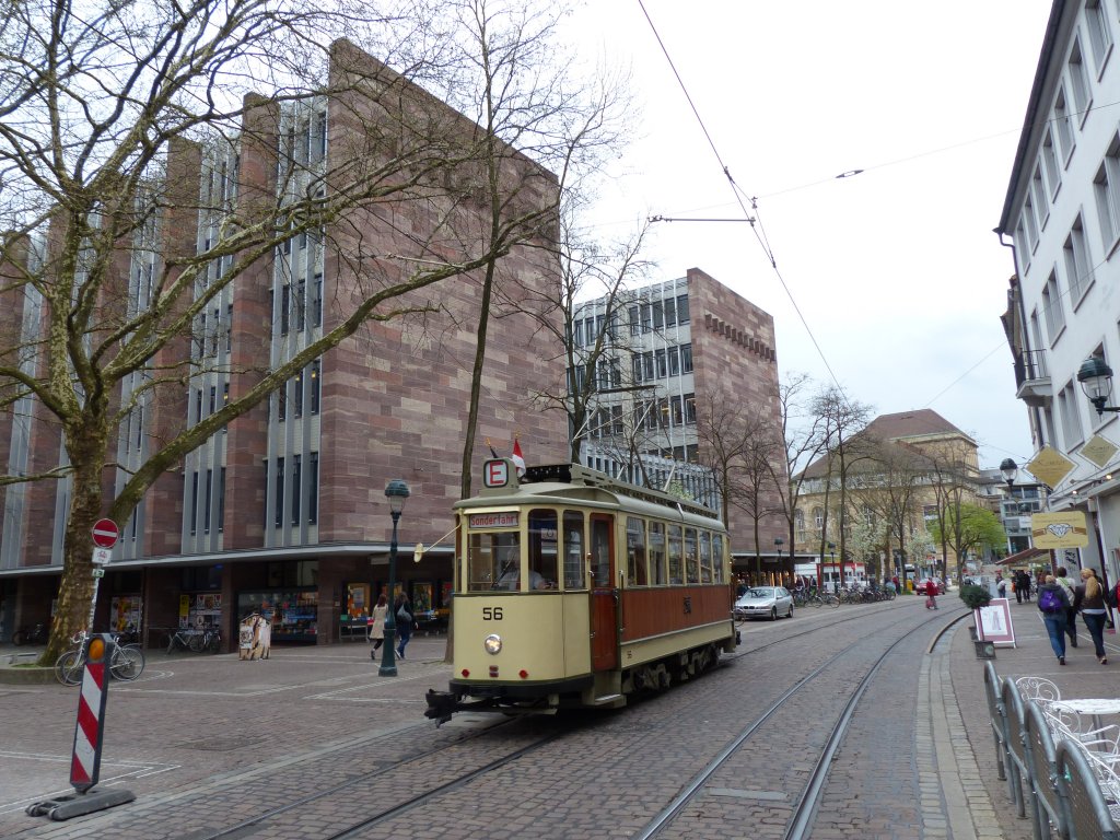 Historische Straenbahn unterwegs in Freiburg: Triebwagen 56 aus dem Jahre 1927 lud an diesem 19.4.2013 zur besonderen Stadtfhrung ein.