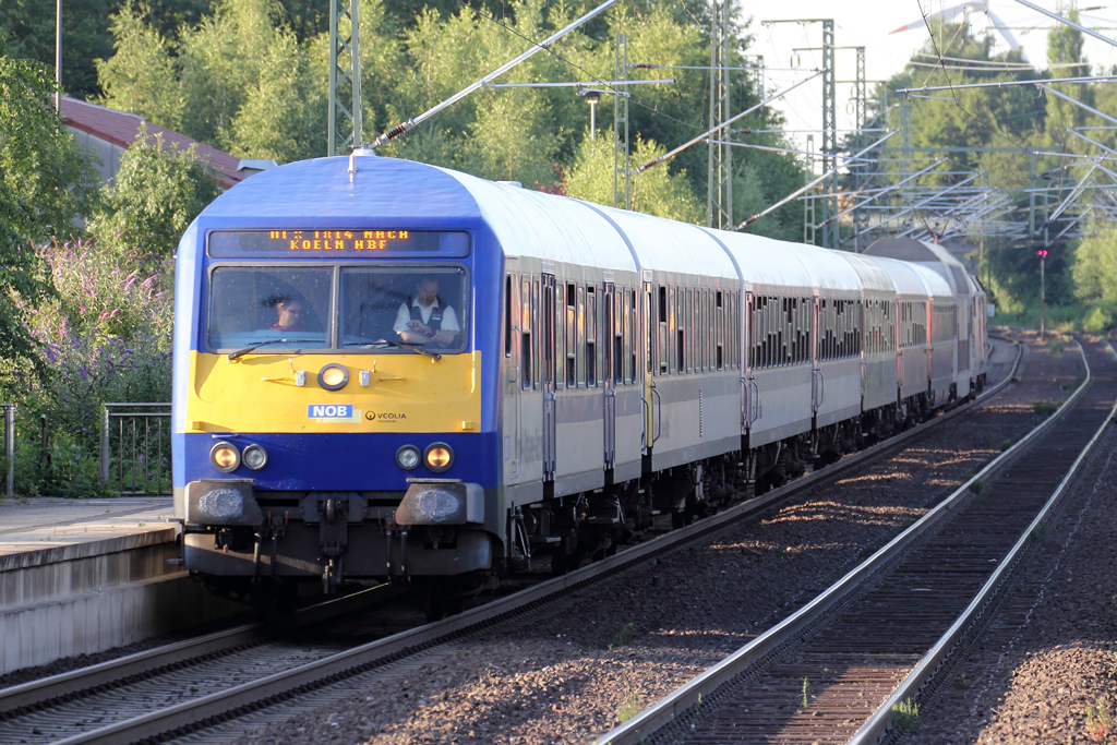 HKX 1804 bei der Durchfahrt in Recklinghausen als Schublok diente ES 64 U2-034 am 26.7.2013 