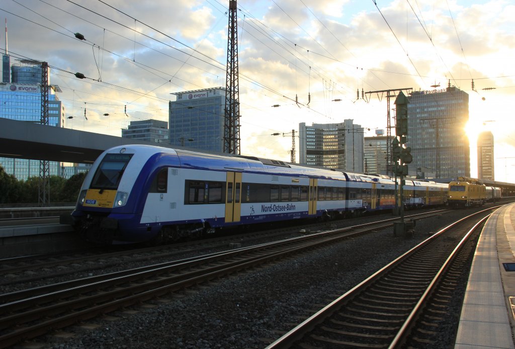 HKX mit der NOB Garnitur in Essen Hbf, Oktober 2012.