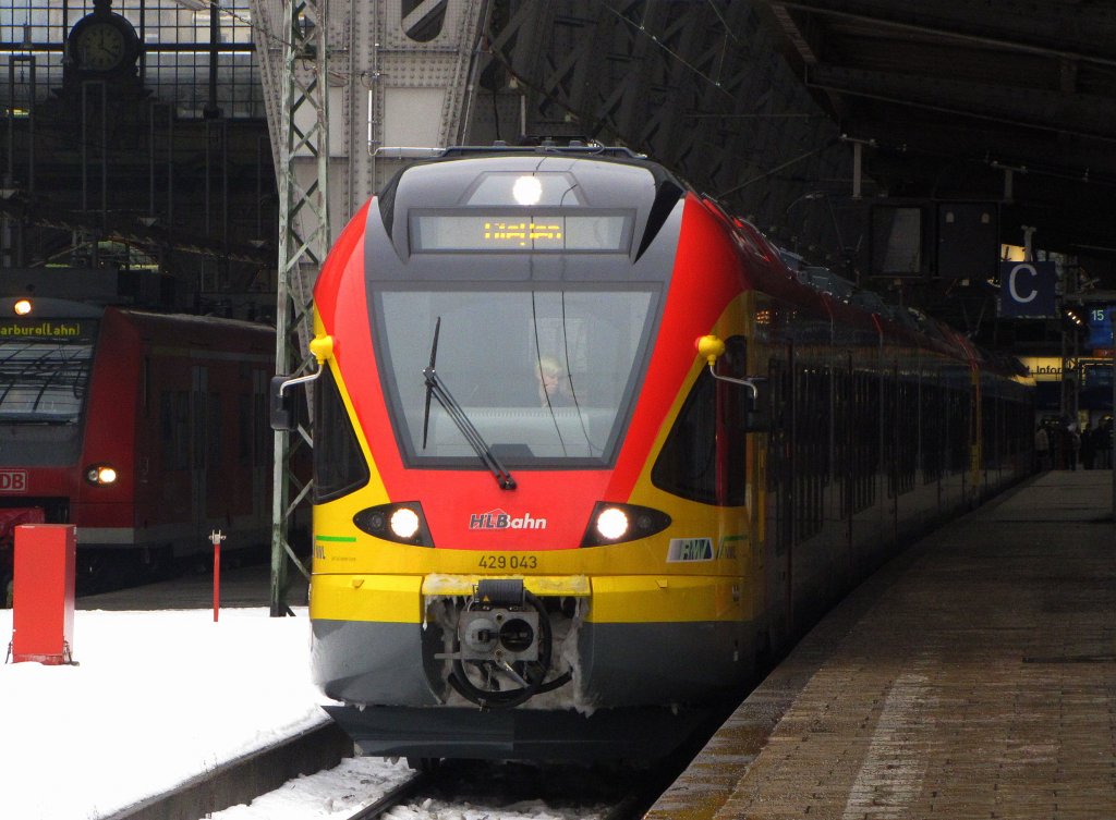 HLB 429 043 (94 80 0429 022-7 D-HEB) als HLB 24962 nach Siegen, in Frankfurt (M) Hbf; 22.12.2010