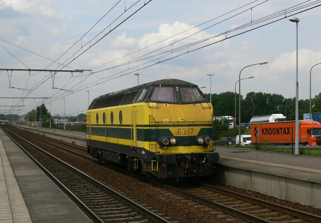 hld 6317 auf Solofahrt, Aufnahme am 20.05.2009 in Bahnhof Antwerpen-Luchtbal