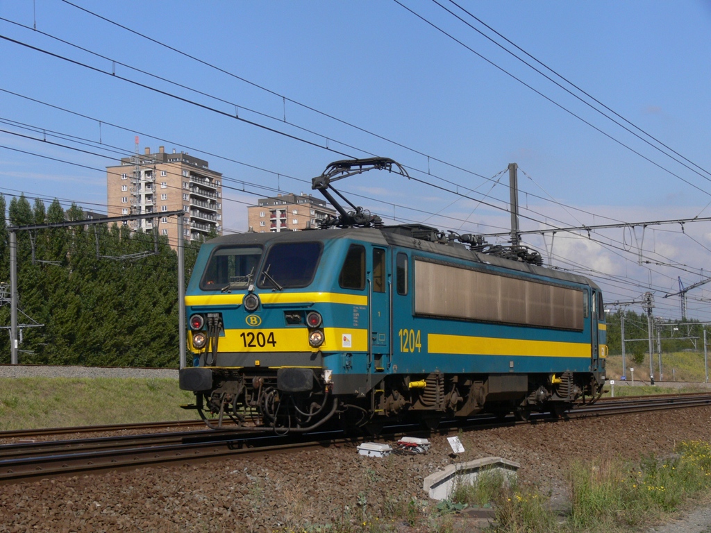 hle 1204 in der Nhe van Bahnhof Antwerpen-Luchtbal, Aufnahme am 25.09.2009