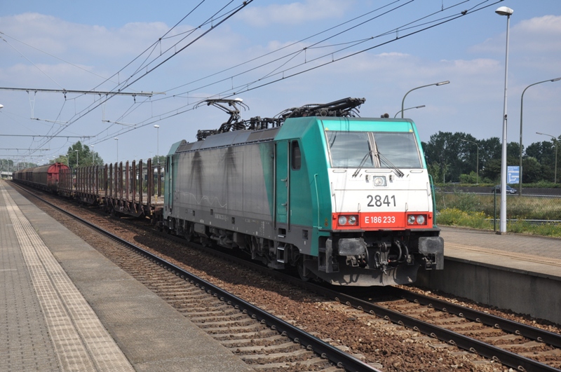 hle 2841 mit gemischter Gterzug am 11.08.2012 in Bahnhof Antwerpen-Luchtbal