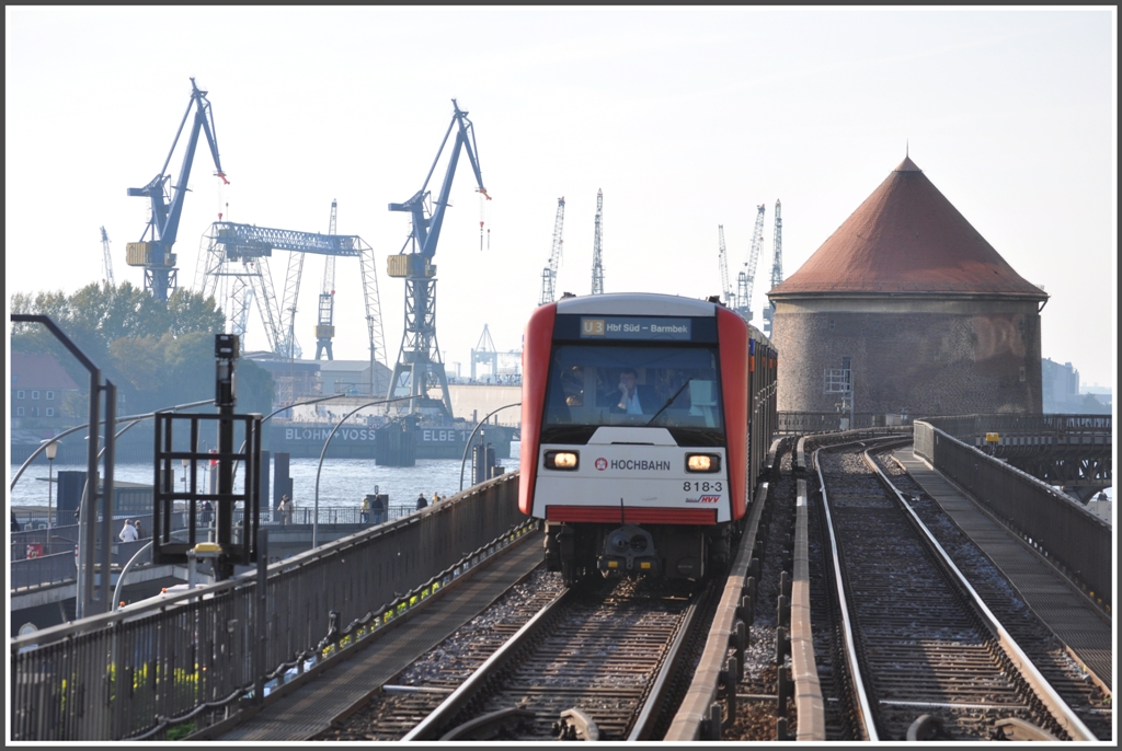 Hochbahn im Hamburger Hafen zwischen Landungsbrcken und Baumwall. (21.10.2011)
