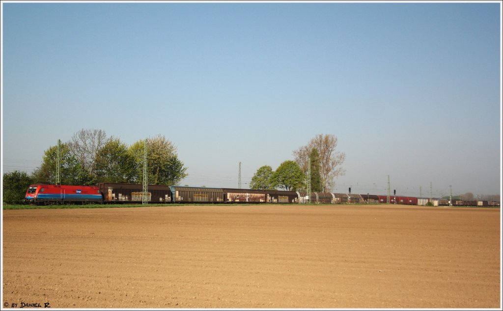 Hochwasserlok 1116 020  Rail Cargo Hungaria   mit dem 08:15 Uhr Audizug (Ingolstadt - Gyr) mit +5 am 20.04.2011 in Mangolding. 
