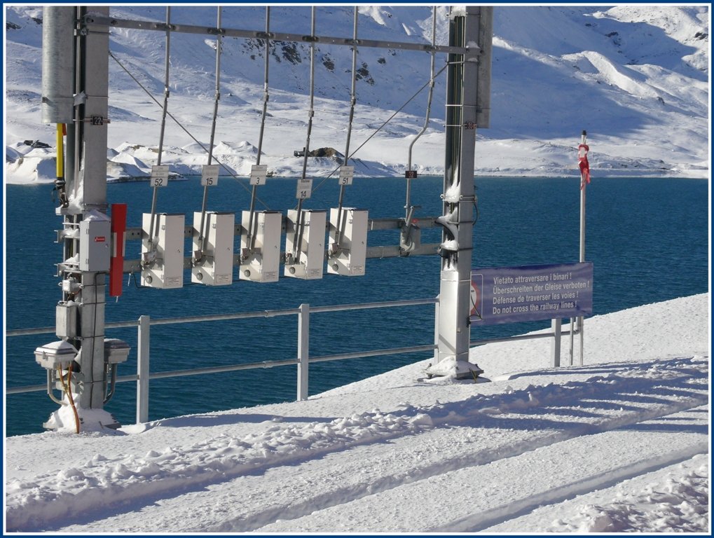 Hrnerschalter fr die verschiedenen Stromabschnitte in Ospizio Bernina. (11.11.2009)