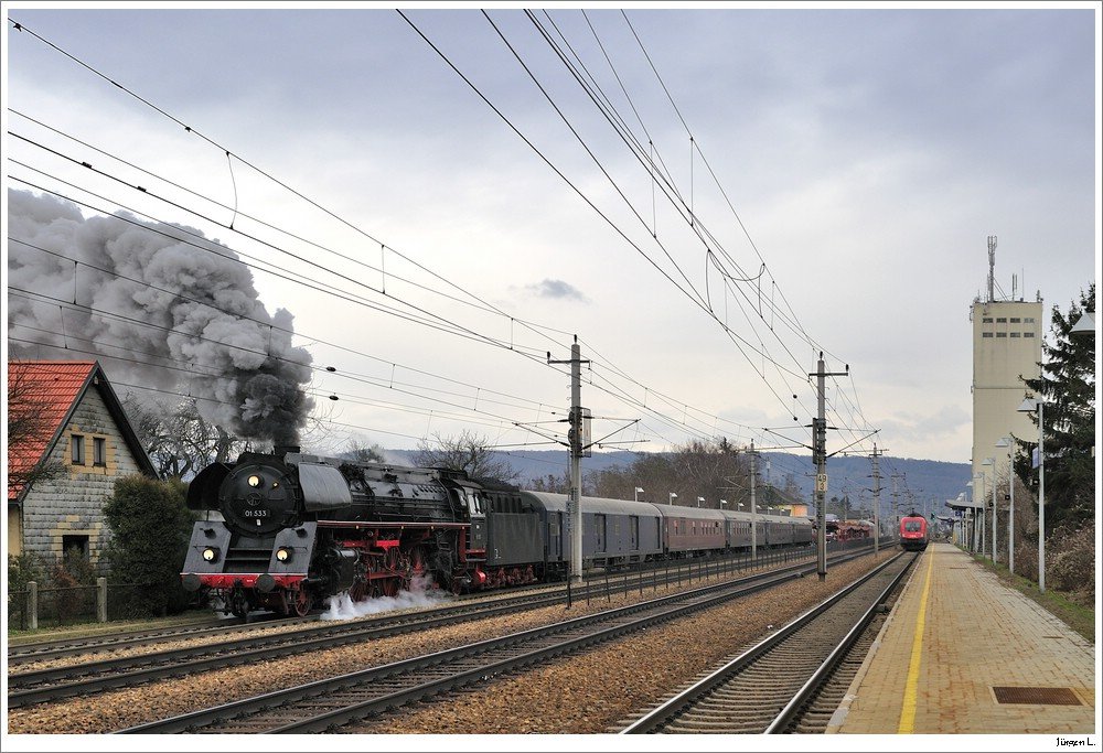 Hogmanay Express: GEG 01.533 mit dem D 16070, hier whrend der Ausfahrt aus Bheimkirchen, 03.01.2010.