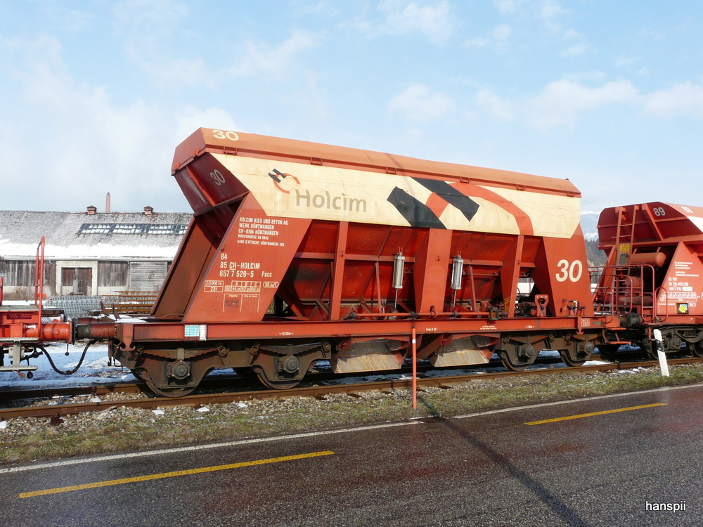 HOLCIM - Gterwagen vom Typ  Facc 84 85 667 7 529-5 abgestellt in Luterbach am 24.02.2013