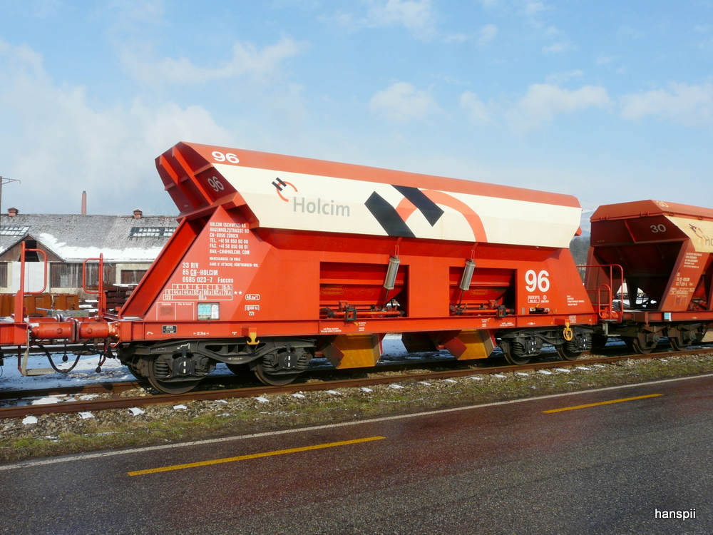 HOLCIM - Gterwagen vom Typ  Faccns 33 85 698 5 023-7 abgestellt in Luterbach am 24.02.2013