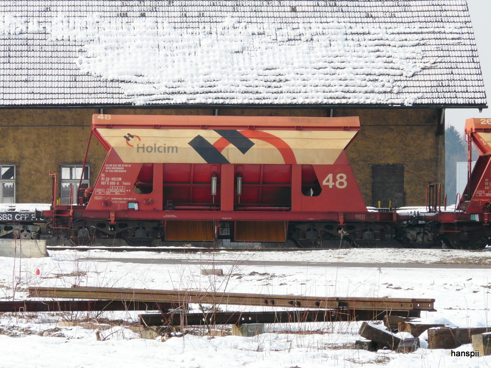 HOLCIM - Gterwagen vom Typ  Faccs 84 85 667 6 500-6 abgestellt in Luterbach am 24.02.2013