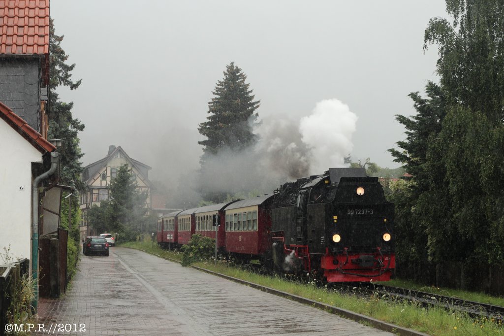 HSB 99 7237 am 17.7.2012 mit dem P8930 bei Wernigerode Hasserode.