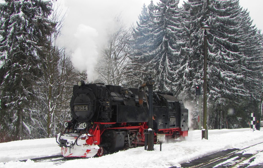HSB 99 7245-6 am 29.03.2013 beim wasserfassen nach der Ankunft mit der HSB 8920 (Nordhausen Nord - Brocken) im Bahnhof Drei Annen Hohne.