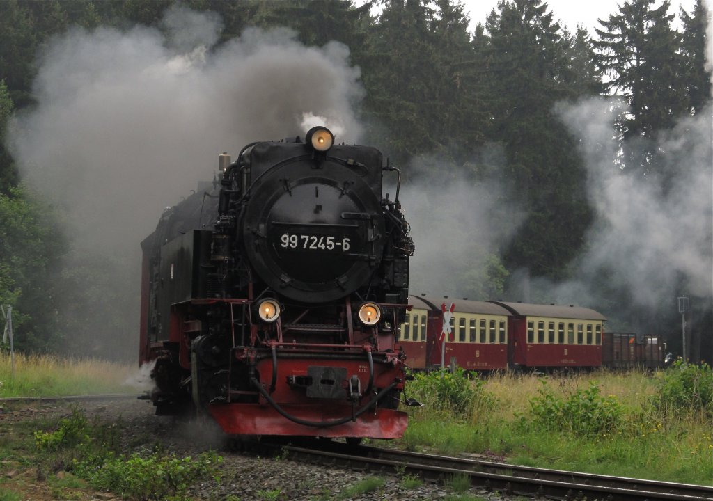 HSB 99 7245-6 am 4.8.2011 mit dem Personenzug nach Eisfelder Talmhle bei Drei Annen Hohne.