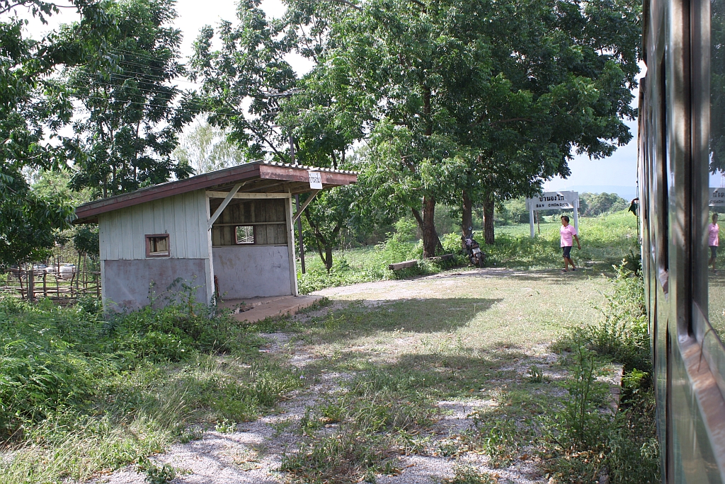 Hst. Ban Chongko, Blickrichtung Bau Yai Jn., am 18.Juni 2011. 

