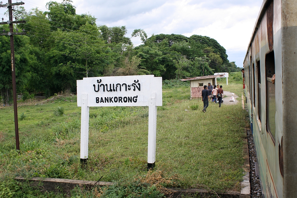Hst. Ban Korong, Blickrichtung Bau Yai Jn., am 18.Juni 2011. 

