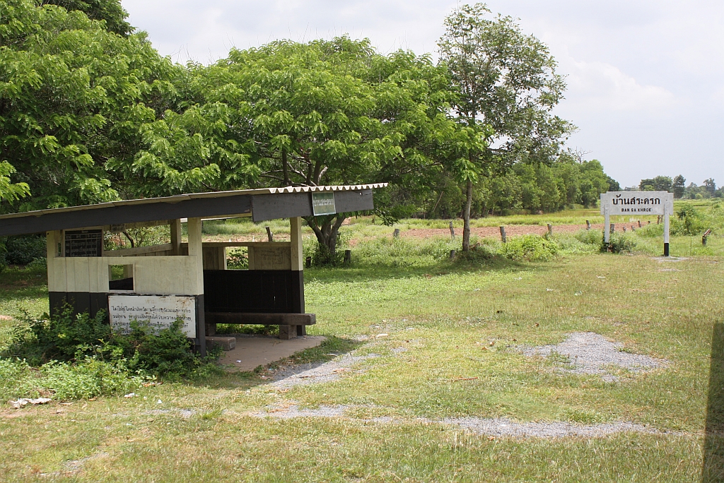 Hst. Ban Sa Khrok, Blickrichtung Kaeng Khoi Jn., am 18.Juni 2011. 

