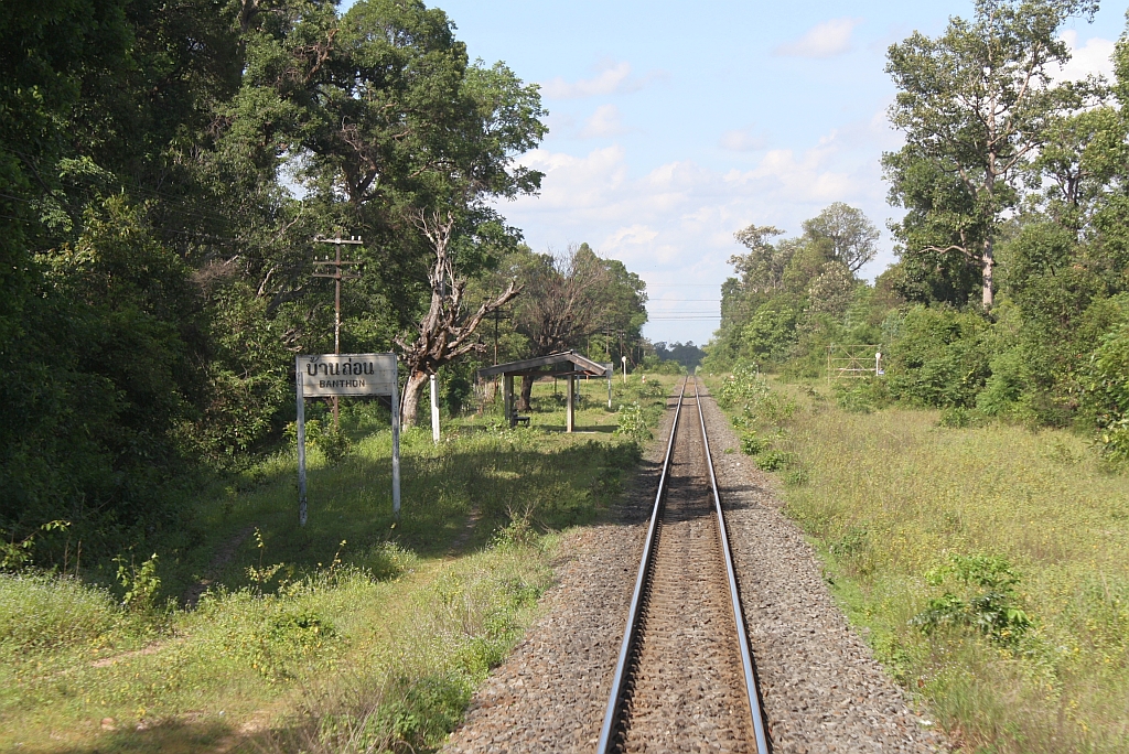 Hst. Ban Thon, Blickrichtung Ubon Ratchathani, am 15.Juni 2011. 

