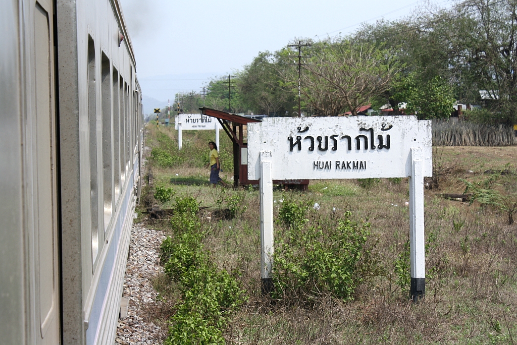 Hst. Huai Rak Mai, Blickrichtung Bangkok, am 15.Mrz 2012. 

