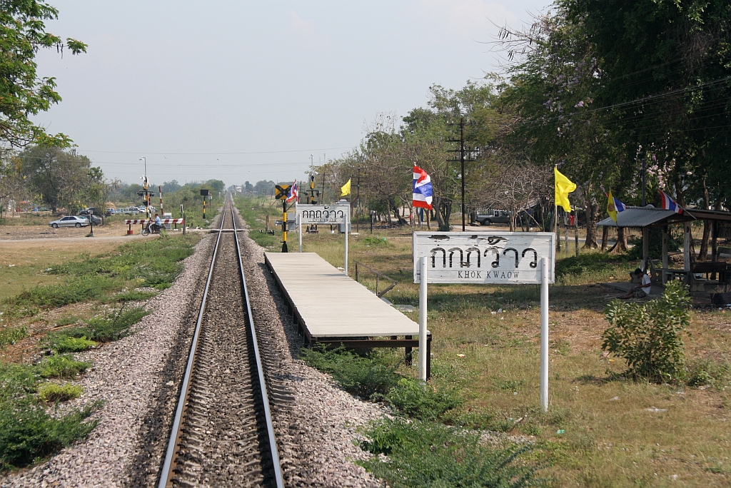 Hst. Khok Kwaow, Blickrichtung Bangkok, am 13.M�rz 2012. 

