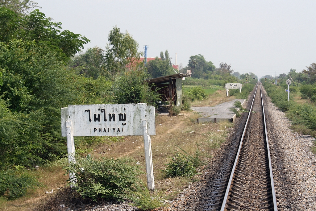 Hst. Phai Yai, Blickrichtung Bangkok, am 13.M�rz 2012. 

