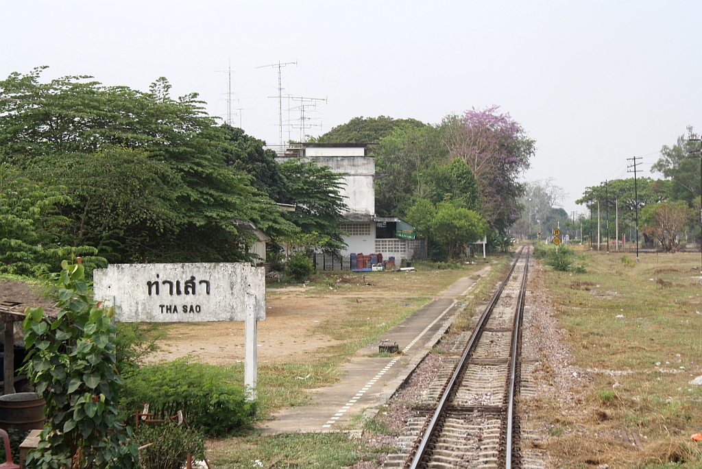 Hst. Tha Sao, Blickrichtung Bangkok, am 15.Mrz 2012. 
