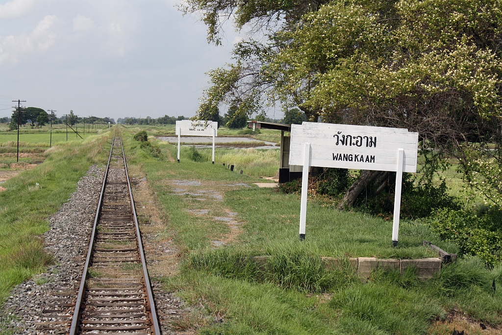 Hst. Wang Ka Am, Blickrichtung Bau Yai Jn., am 18.Juni 2011. 

