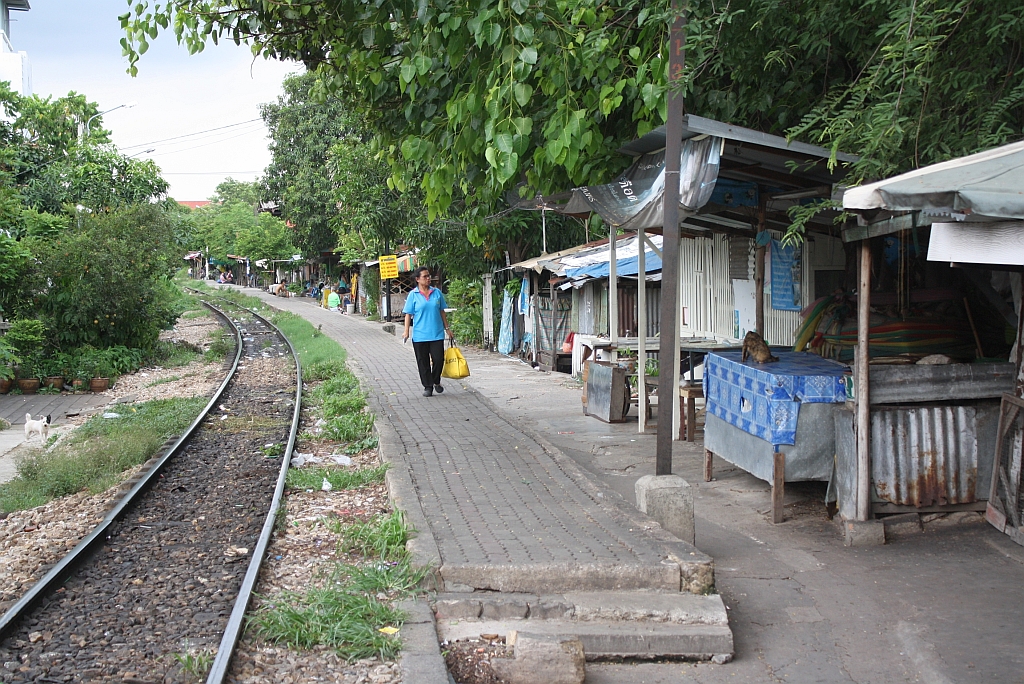 Hst. Wat Sai, Blickrichtung Wondwian Yai, am 06.Juni 2012.
