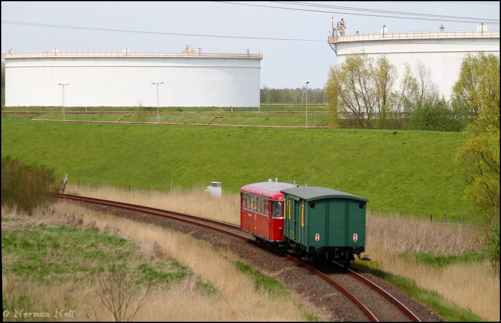 H�mmlinger Fahrrad Express bei seiner Fahrt auf dem Wilhelmshavener Industriegleis(h�he Raffinerie) zum Bohnenburger Deichschart (Hooksiel) von wo aus man eine Radtour Starten konnte. 01/05/2012