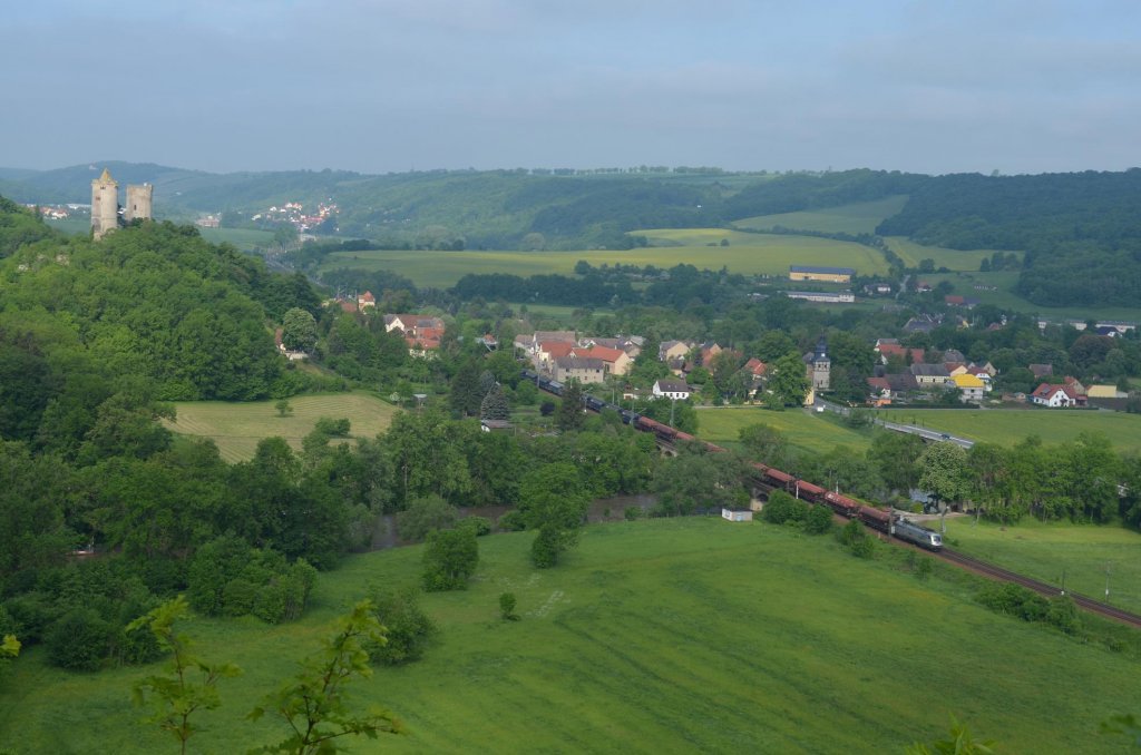HUPAC Taraus BR 182 Zwischen Groheringen und Bad Ksen, mit Burg Saaleck 28.05.2013
