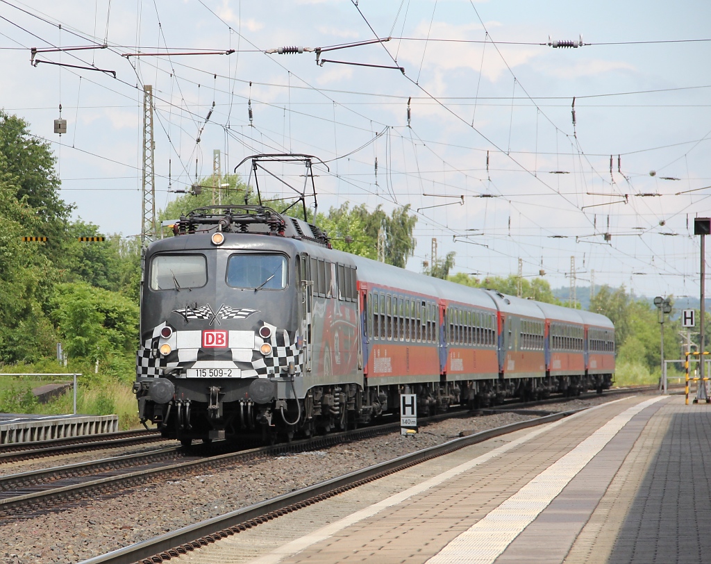 Hurra! Endlich auch ein Bild von 115 509-2. Sie bespannte am 25.06.2012 einen Sonderzug in sdlicher Richtung. Aufgenommen in Eichenberg.