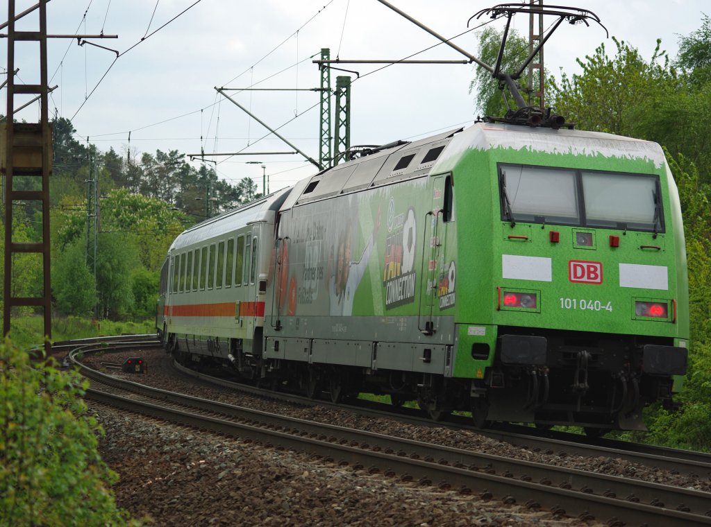 Hurra! Unser erstes Bild der 101 040! Und wir mussten noch nicht einmal weit dafr reisen, denn aufgrund der Tatsache, dass am 15./16. Mai wieder einige Fernzge zwischen Gttingen und Kassel ber die NBS umgeleitet wurden, kam sie zufllig von ganz allein vorbei :) Aufgenommen am 16.05.2010 in der Einfahrt Eichenberg.