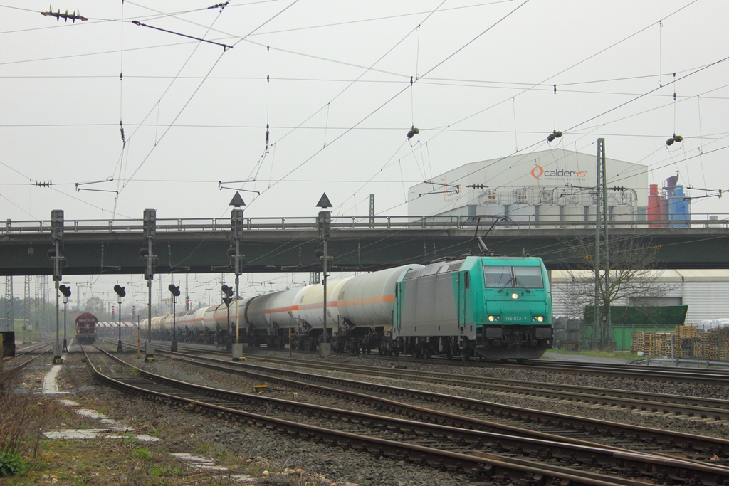 HUSA 185 613-7 in Neuwied am 13.4.2012 
