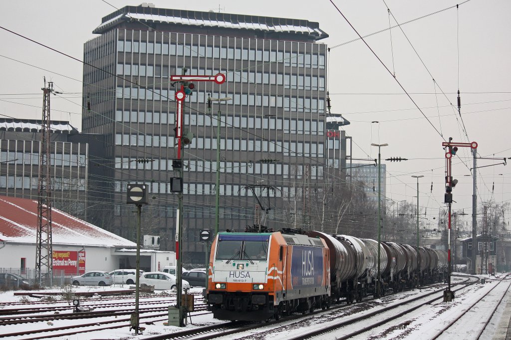HUSA 185 613 am 23.1.13 mit einem Kesselzug nach Oberhausen-West in Dsseldorf-Rath.