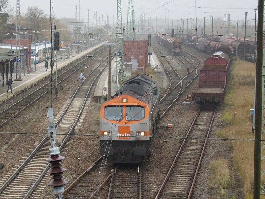 hvle V330.2 unterwegs auf dem Bahnhof von Bergen/Rgen am 13.November 2009.